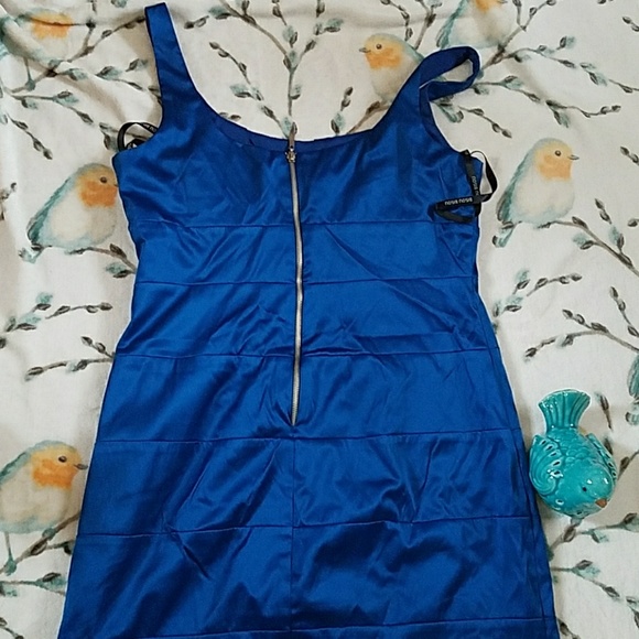 Dress - Picture 4 of 5